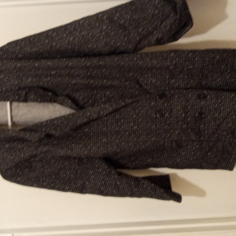 Women's black and white speckled 22 in long sleeves